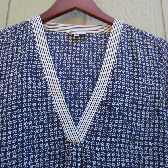 Joie Blouse Women's XS 100% Silk V-Neck Navy Star Carven Tunic Pullover - Picture 3 of 14